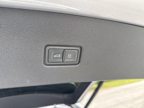 2021 Audi Q8 55 Premium Plus