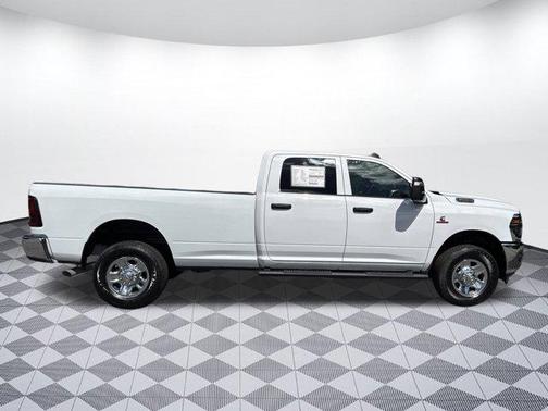 2025 RAM 2500 Tradesman Crew Cab 4x4 8' Box