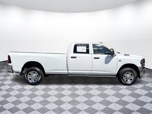 2025 RAM 2500 Tradesman Crew Cab 4x4 8' Box