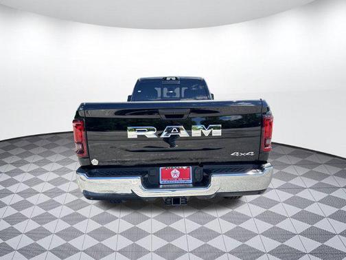 2025 RAM 3500 Tradesman Crew Cab 4x4 8' Box