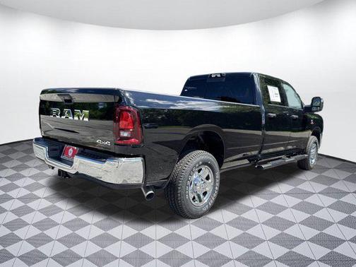2025 RAM 3500 Tradesman Crew Cab 4x4 8' Box