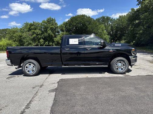 2025 RAM 3500 Tradesman Crew Cab 4x4 8' Box