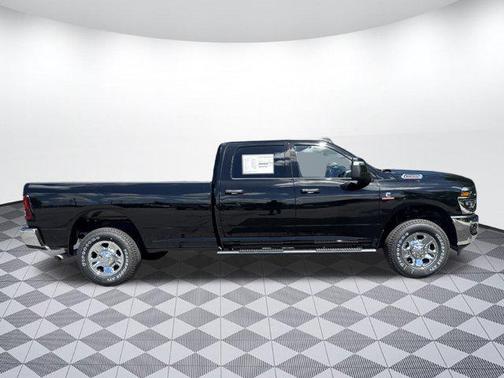 2025 RAM 3500 Tradesman Crew Cab 4x4 8' Box