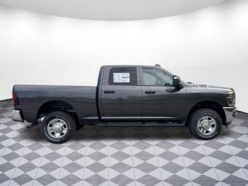 2025 RAM 2500 Tradesman Crew Cab 4x4 6'4' Box