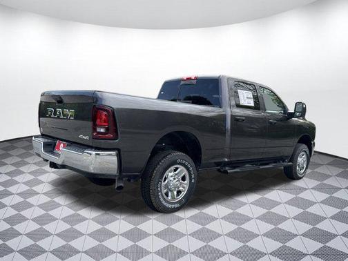 2025 RAM 2500 Tradesman Crew Cab 4x4 6'4' Box