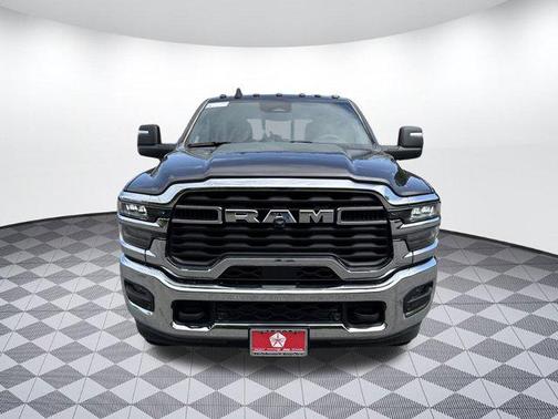 2025 RAM 2500 Tradesman Crew Cab 4x4 6'4' Box