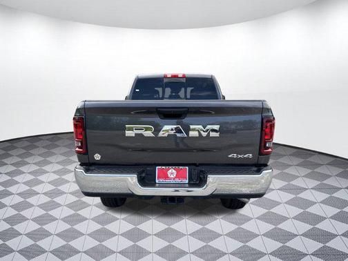 2025 RAM 2500 Tradesman Crew Cab 4x4 6'4' Box
