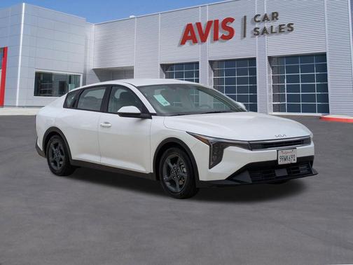 Snow White Pearl 2025 Kia K4 LXS