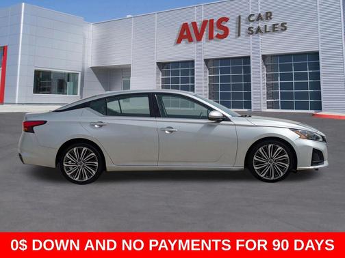 Brilliant Silver Metallic 2023 Nissan Altima 2.5 SL
