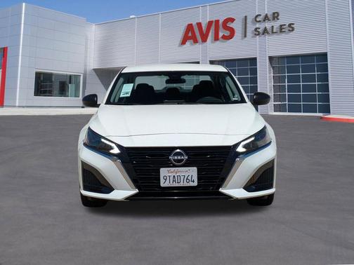 White 2025 Nissan Altima 2.5 SV