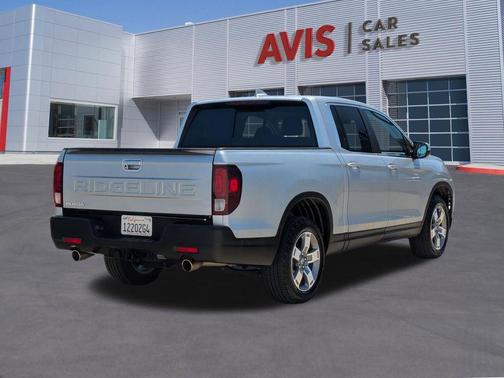 Solar Silver Metallic 2025 Honda Ridgeline RTL