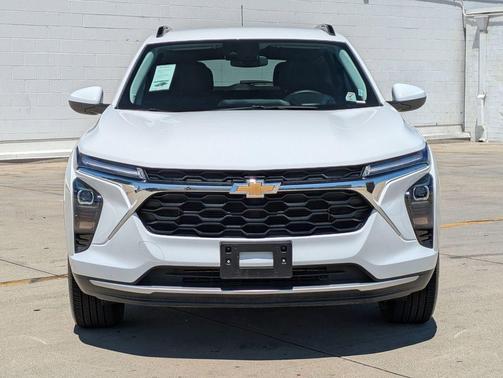 Summit White 2025 Chevrolet Trax LT