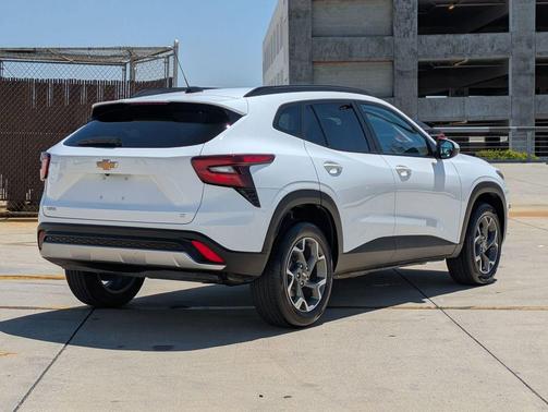 Summit White 2025 Chevrolet Trax LT