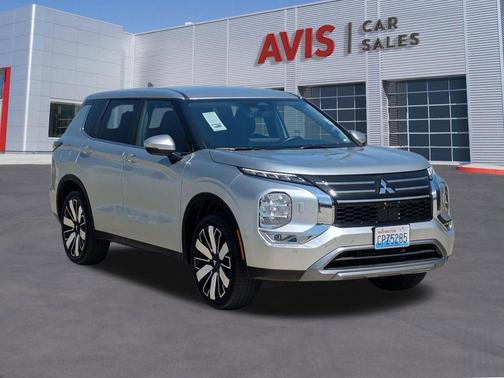 Alloy Silver Metallic 2025 Mitsubishi Outlander SE S-AWC