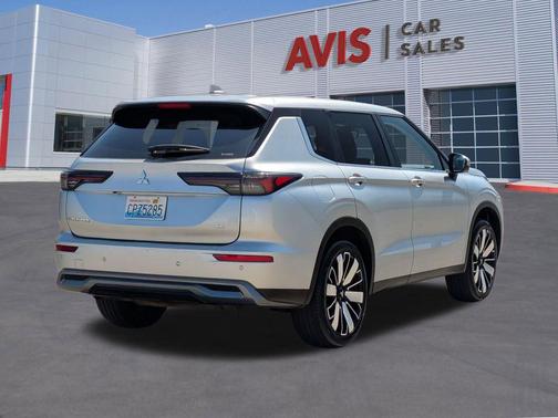 Alloy Silver Metallic 2025 Mitsubishi Outlander SE S-AWC