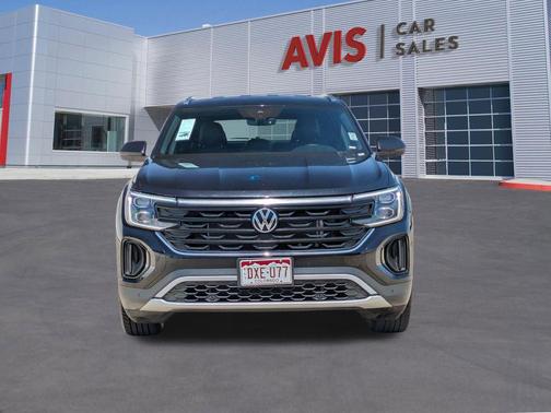 Deep Black Pearl 2025 Volkswagen Atlas Cross Sport 2.0T SE w/Technology 4MOTION