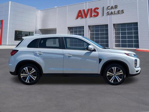 White Diamond 2025 Mitsubishi Outlander Sport SE