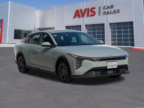 2025 Kia K4 LXS