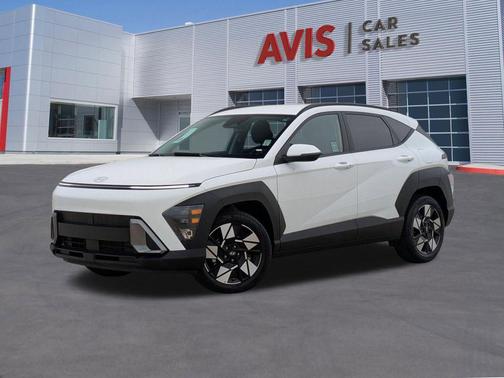 Atlas White 2025 Hyundai KONA SEL