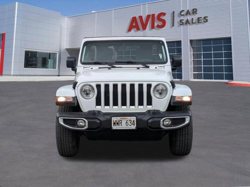 Bright White Clearcoat 2023 Jeep Wrangler 4-Door Sahara 4x4