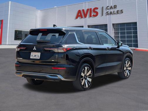 Black 2025 Mitsubishi Outlander SE S-AWC