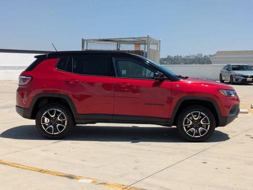 Red Hot Pearlcoat 2025 Jeep Compass Trailhawk