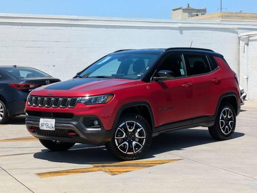 Red Hot Pearlcoat 2025 Jeep Compass Trailhawk
