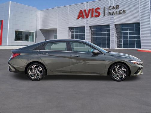 2025 Hyundai ELANTRA SEL