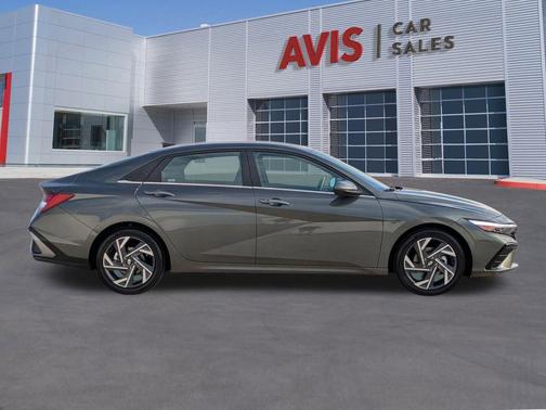 2025 Hyundai ELANTRA SEL