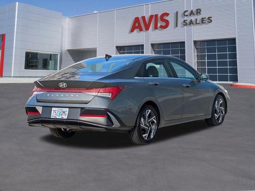 2025 Hyundai ELANTRA SEL