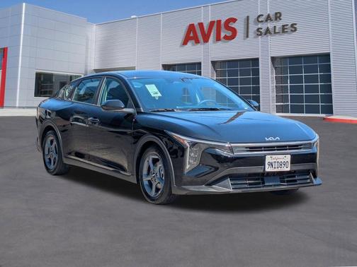 Aurora Black Pearl 2025 Kia K4 LXS