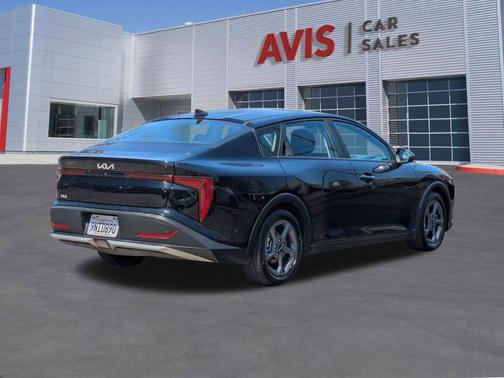 Aurora Black Pearl 2025 Kia K4 LXS
