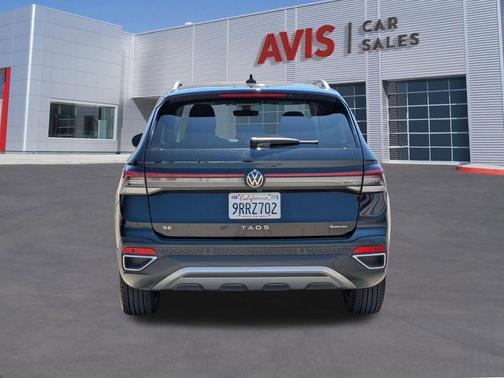 Deep Black Pearl 2025 Volkswagen Taos 1.5T SE