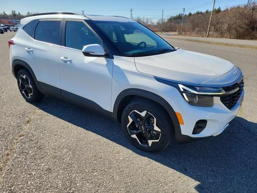 Snow White Pearl 2024 Kia Seltos EX
