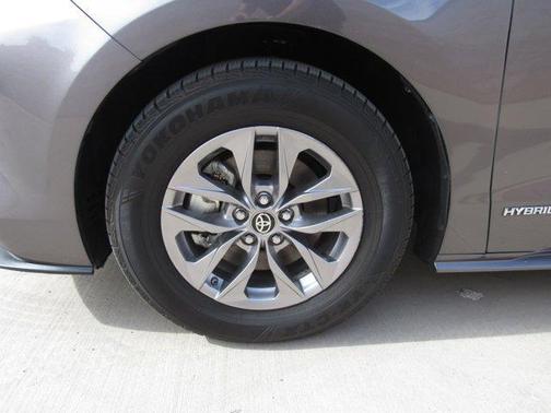 2021 Toyota Sienna LE
