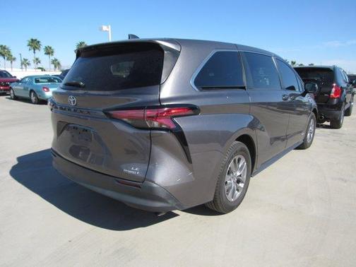 2021 Toyota Sienna LE