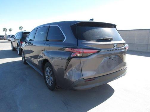 2021 Toyota Sienna LE
