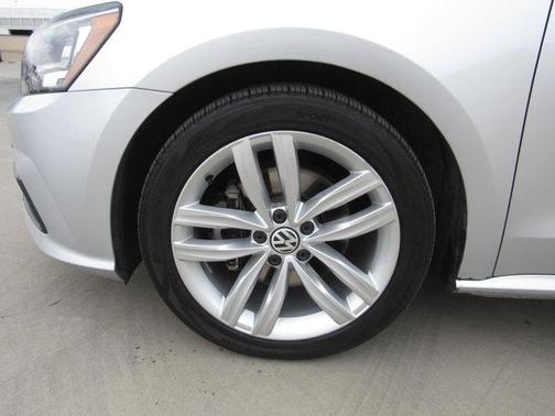 2019 Volkswagen Passat 2.0T Wolfsburg