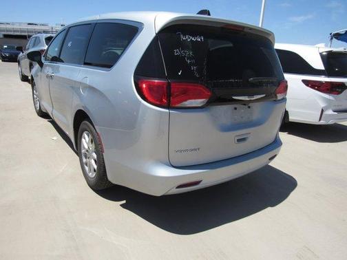 2023 Chrysler Voyager LX