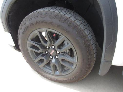 Summit White 2025 GMC Sierra 1500 Elevation