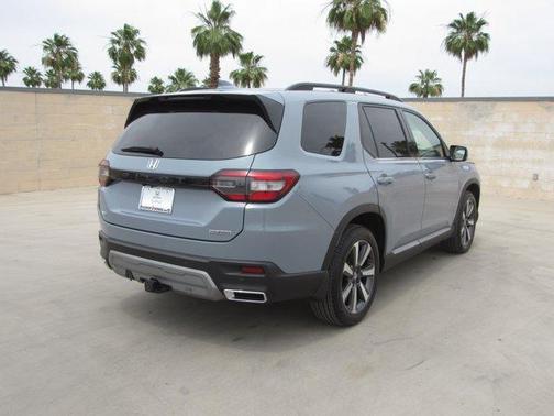 Sonic Gray Pearl 2023 Honda Pilot Touring
