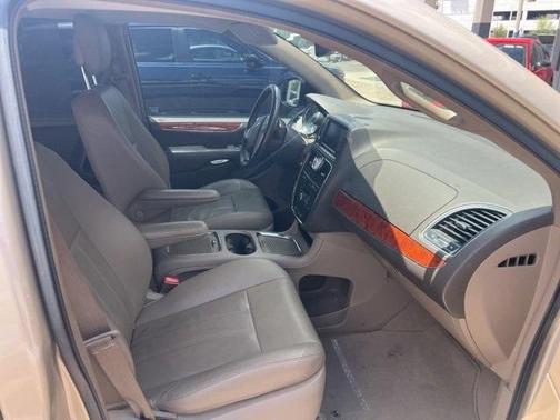 2015 Chrysler Town & Country Touring-L