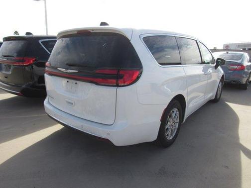 2024 Chrysler Pacifica Touring-L