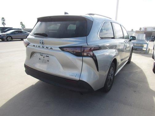 2024 Toyota Sienna XLE