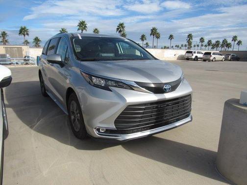 2024 Toyota Sienna XLE