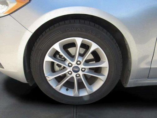 Iconic Silver Metallic 2020 Ford Fusion SE