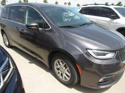 2023 Chrysler Pacifica Touring-L