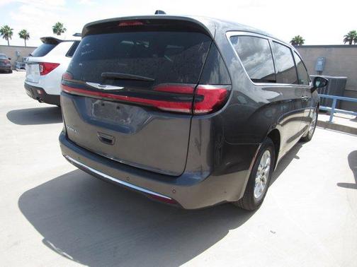 2023 Chrysler Pacifica Touring-L