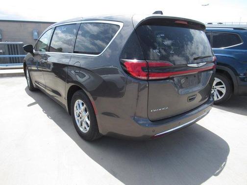 2023 Chrysler Pacifica Touring-L