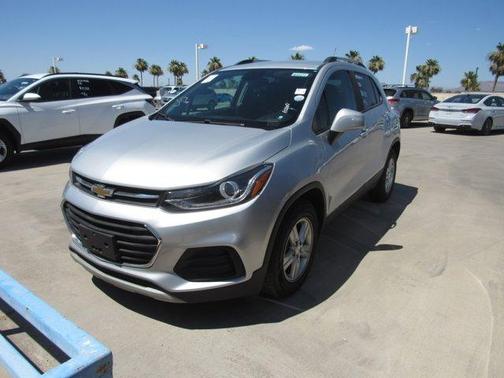 Silver Ice Metallic 2021 Chevrolet Trax LT
